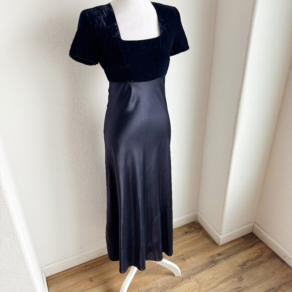 VINTAGE MIDNIGHT BLUE VELVET AND SATIN DRESS - Picture 5 of 8